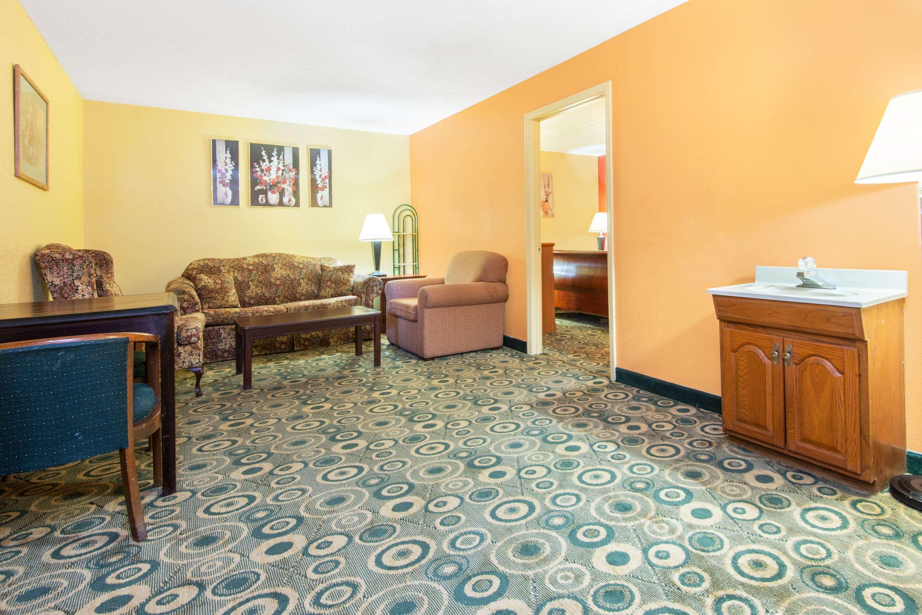Days Inn By Wyndham オペライカ エクステリア 写真