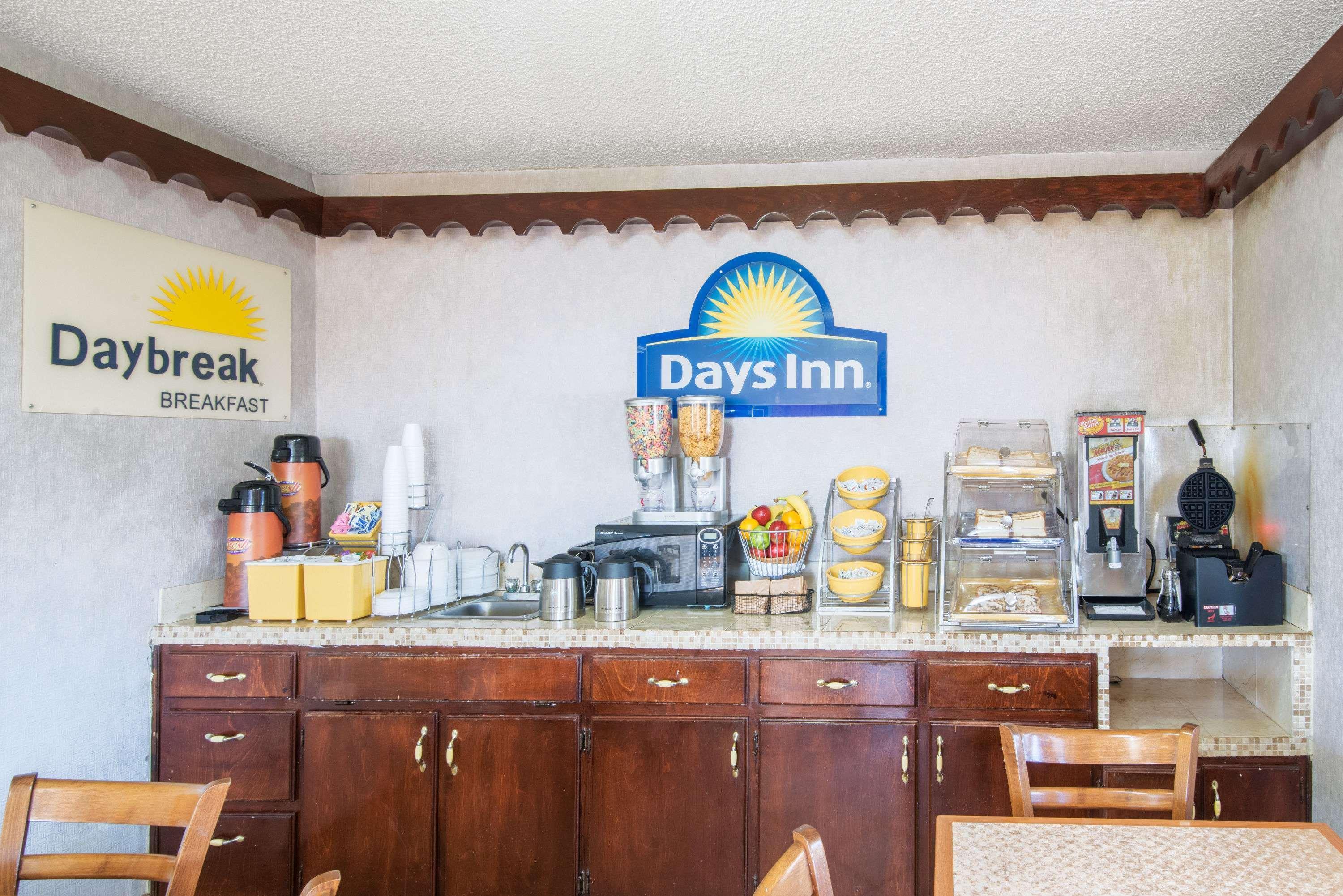 Days Inn By Wyndham オペライカ エクステリア 写真