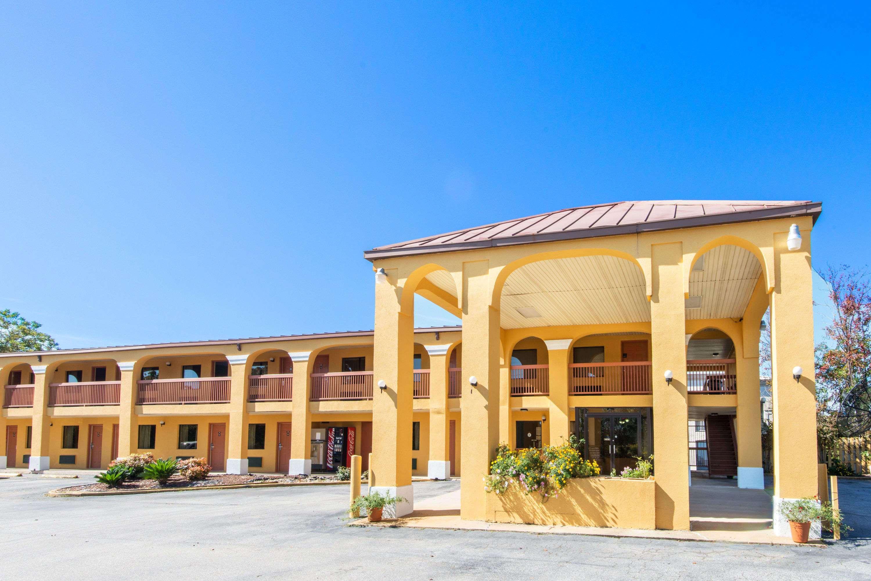 Days Inn By Wyndham オペライカ エクステリア 写真