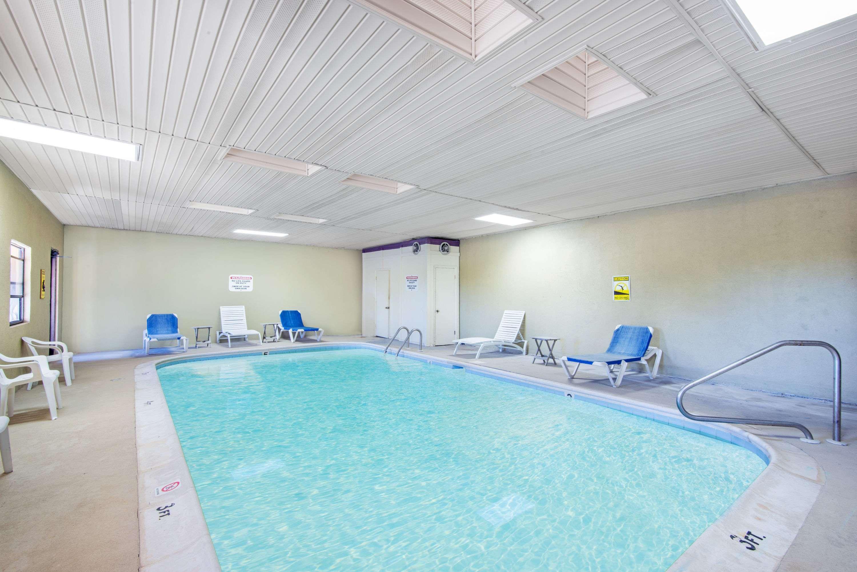 Days Inn By Wyndham オペライカ エクステリア 写真