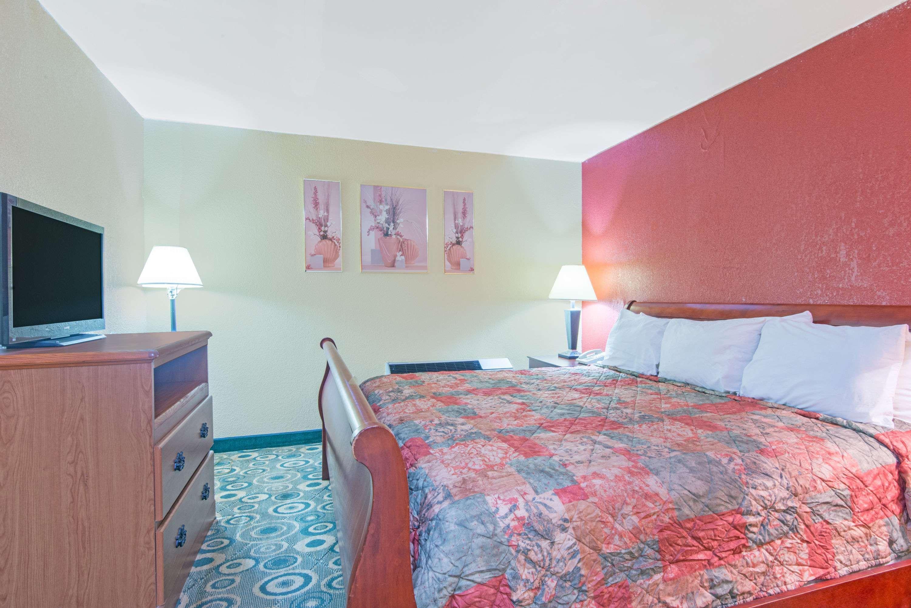 Days Inn By Wyndham オペライカ エクステリア 写真