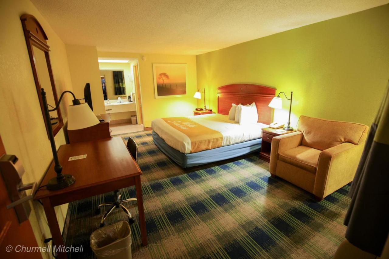Days Inn By Wyndham オペライカ エクステリア 写真